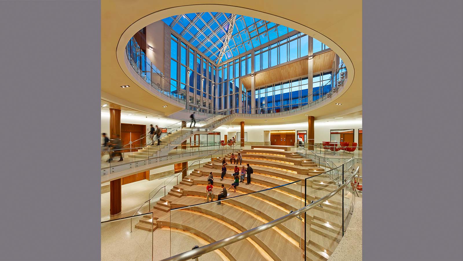 Olin School of Business, Washington University, Moore Ruble Yudell Architects, Open air lounge/lecture area stage