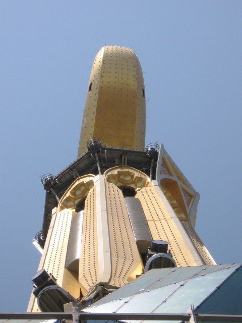 spire-with-loudspeakers-480x640-4477375