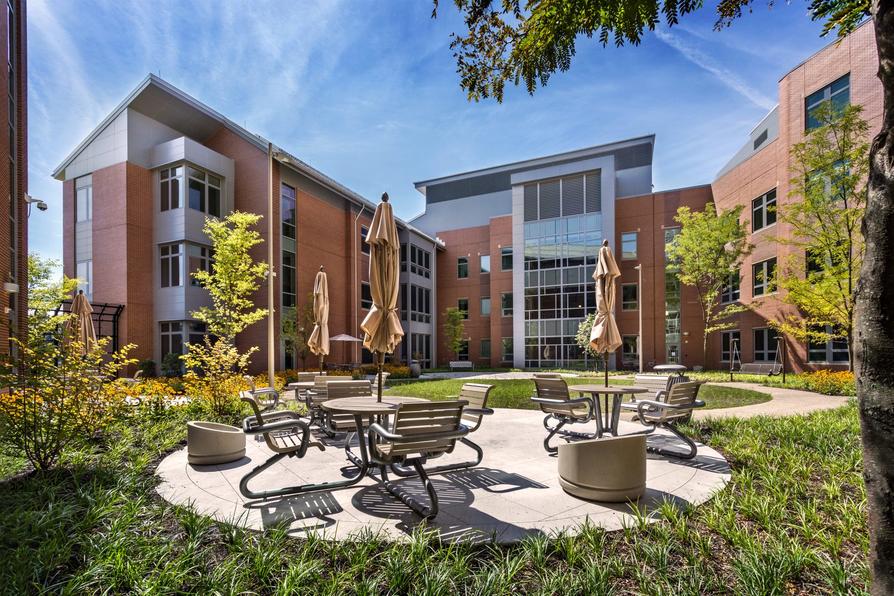 Worcester Recovery Center exterior, outdoor seating/eating area