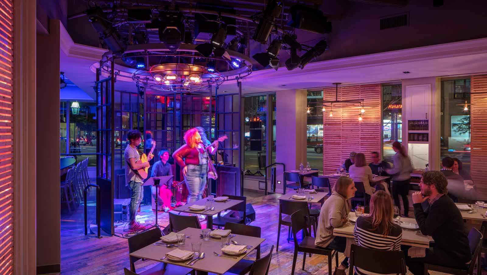 Back Bay Beats Stage during performance, diners eat