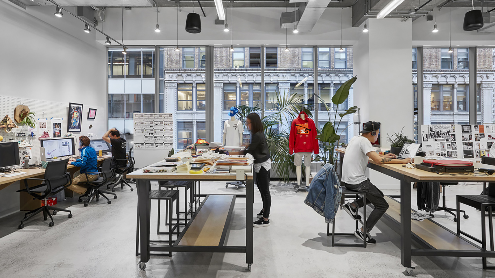 Nike Nyc Headquarters Interior, designer workstations and computers