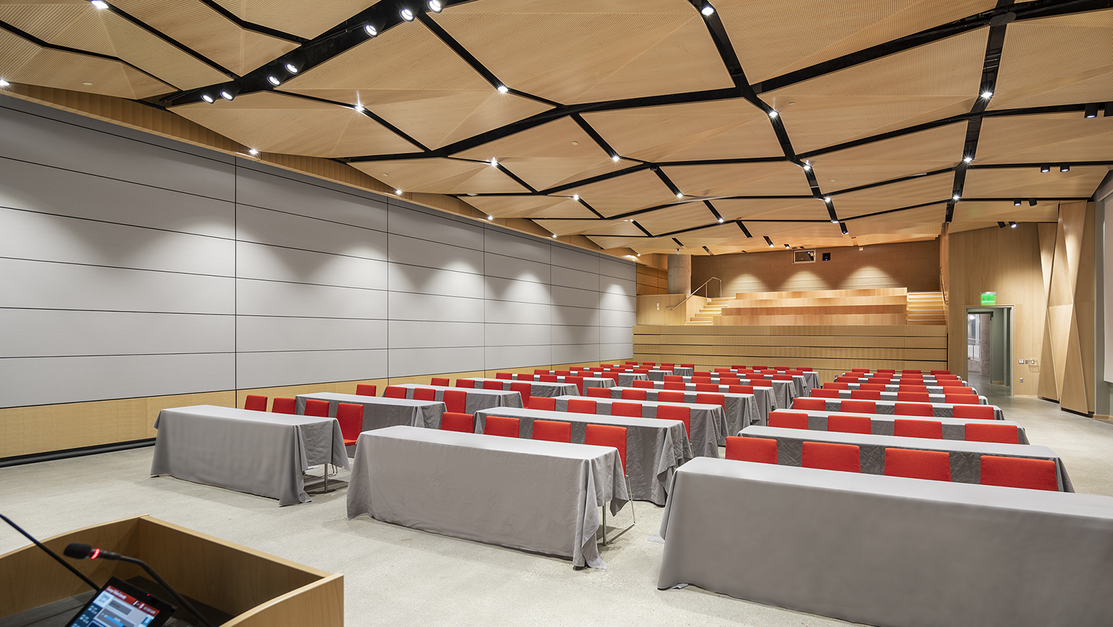 Tepper School of Business at Carnegie Mellon University, Conference room with retraceable seats