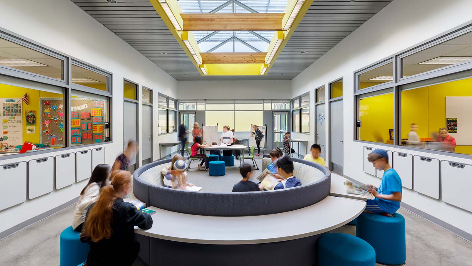 Tarbut V Torah School, lounge area in hall with view of classrooms