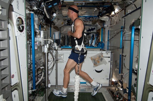 iss-colbert-treadmill-with-chris-hadfield-640x425-6403184