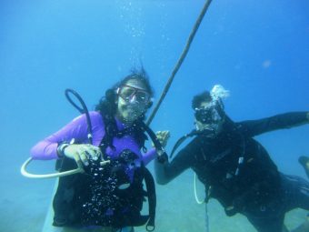 Mariana Botero scuba diving with her dad