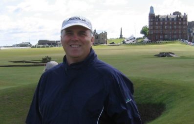 Jeff Zapfe golfing