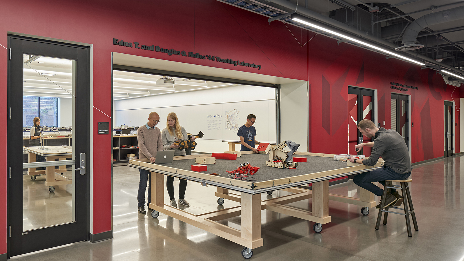 Wpi Foisie Maker Space, moveable robotic lab table in teaching laboratory